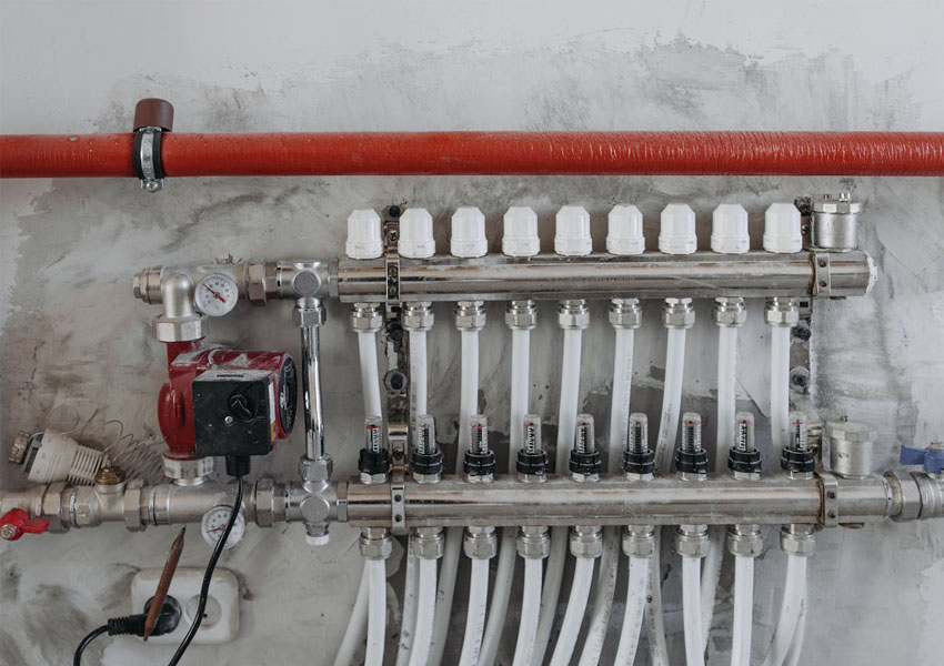 Jak działa rozdzielacz ogrzewania podłogowego i jak wybrać najlepszy do podłogówki?